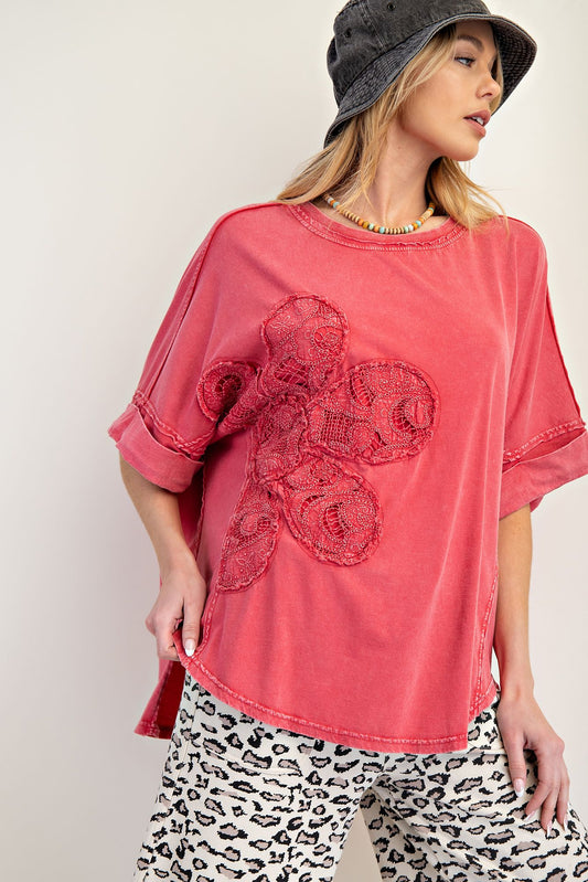 EASEL LACE FLOWER PATCH MINERAL WASHED KNIT TOP
